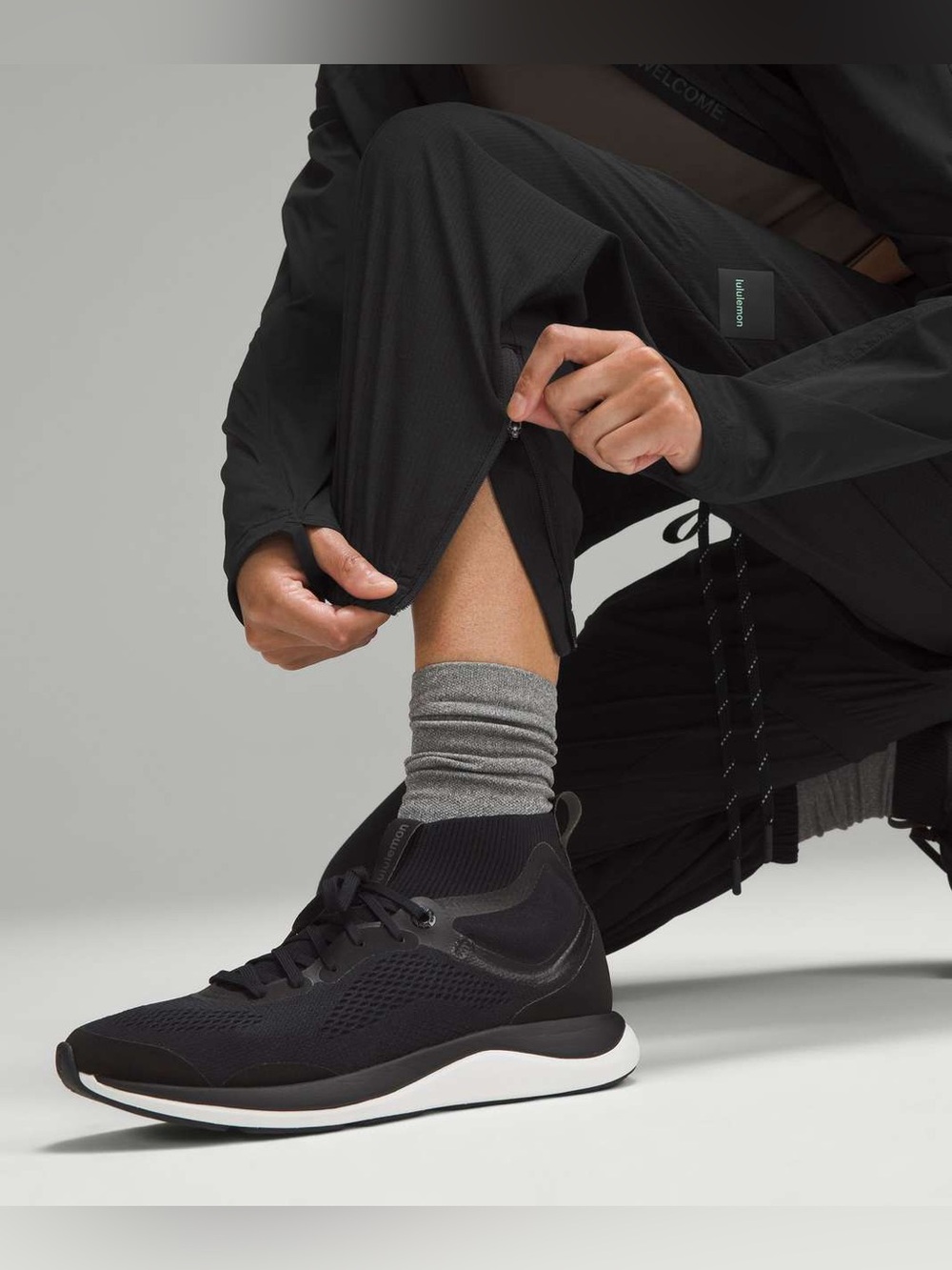 Lululemon Convertible High-Rise Hiking Jogger *WovenAir • Black • Size 4 - Picture 3 of 14